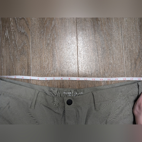 Men's Perry Ellis Stretch Solid Tech Shorts, Tan, Size 36 - Picture 5 of 6